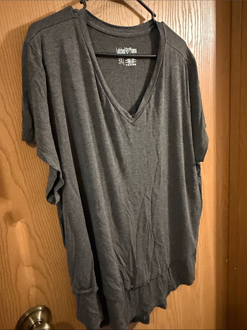 Latched Mama V-Neck Boyfriend Charcoal Gray Nursing Tee 3X - Picture 3 of 7